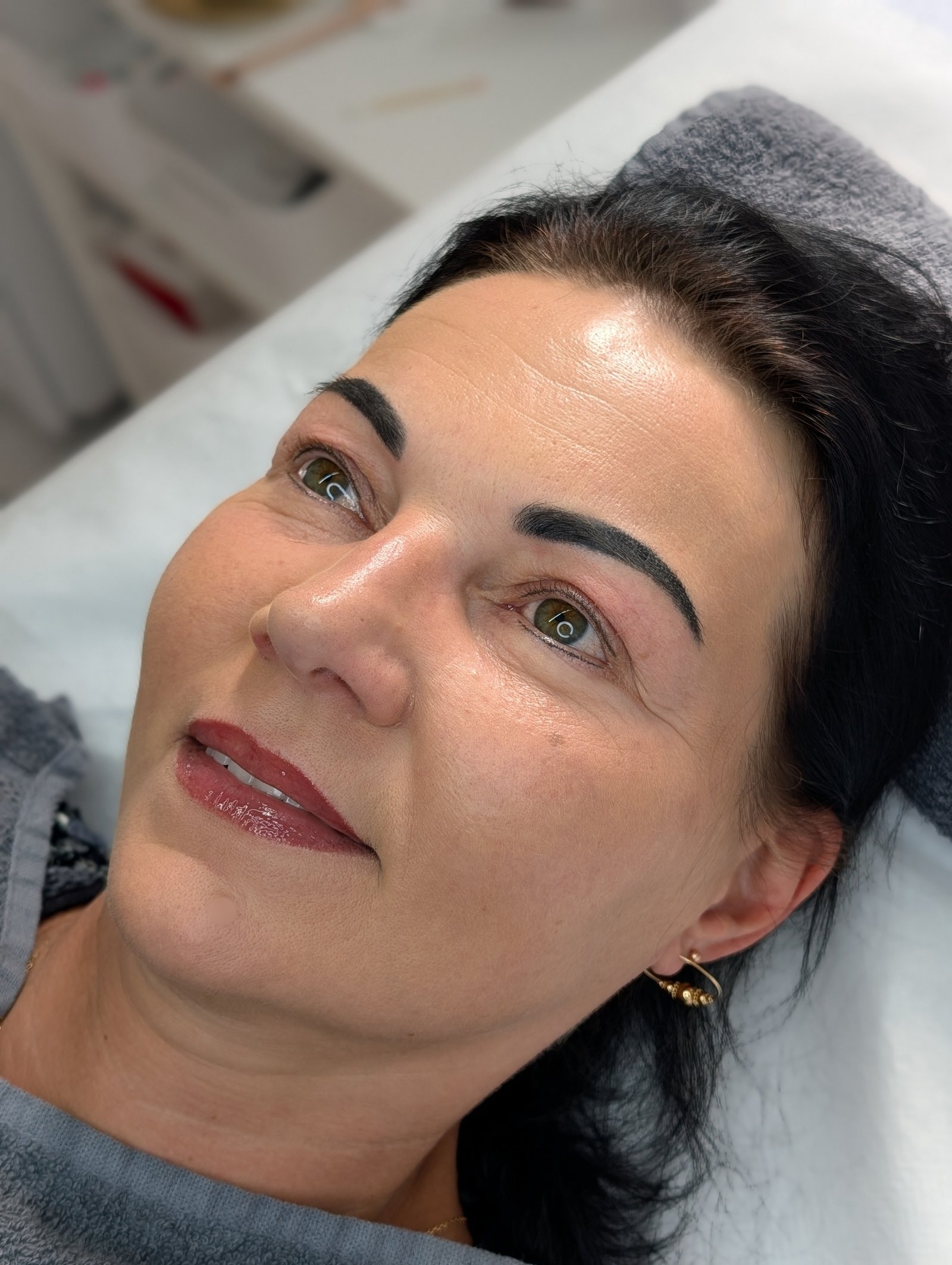 Wimpernkranzverdichtung Modell mit schwarzen Haaren Renate Elksne